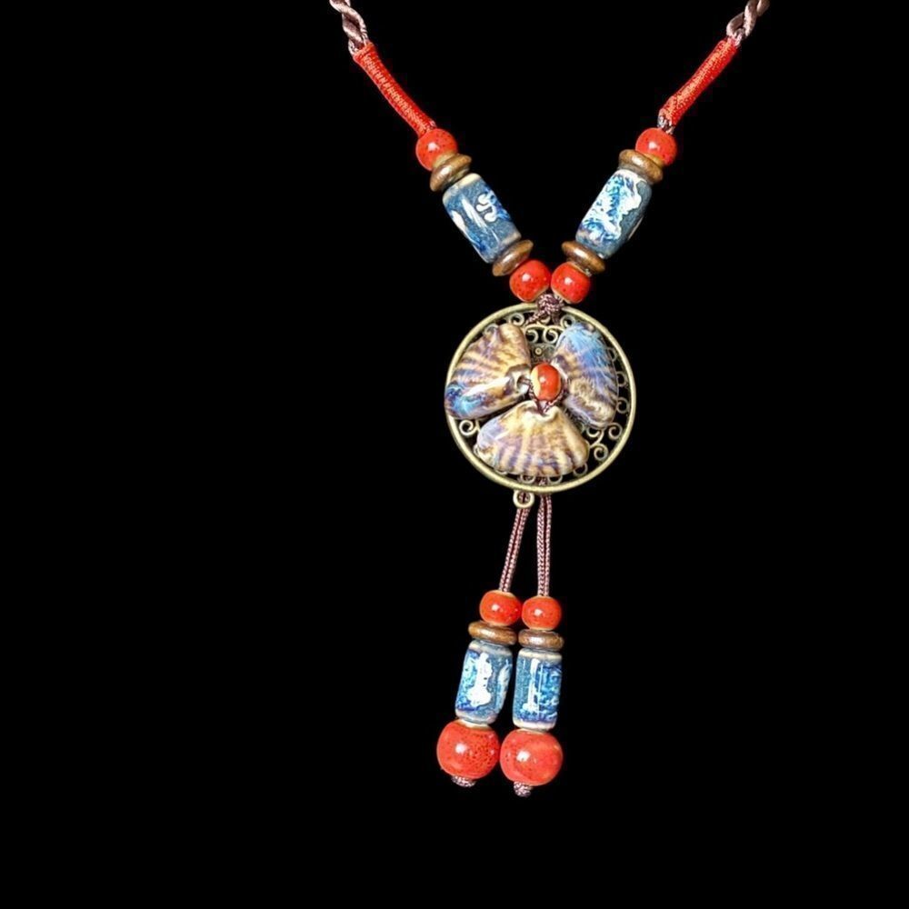 HANDCRAFTED seashell & bead necklace